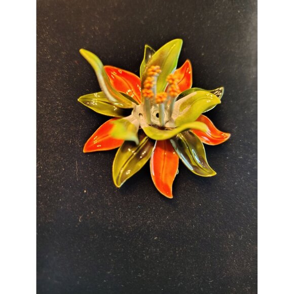 Vintage Enamel Orange Green Lily Flower Pin Brooch, 3D, Mod Retro Floral - Picture 5 of 7